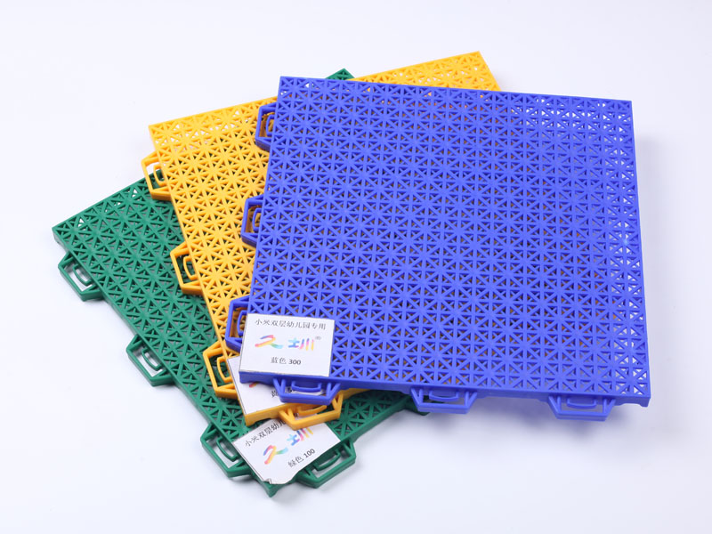 戶(hù)外籃球場(chǎng)懸浮地板幼兒園懸浮地墊防滑拼裝地板懸浮地墊室外運(yùn)動(dòng)地墊生產(chǎn)廠家